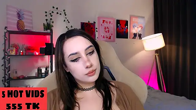 Snapshot of MoranaKit chatting on 15, 10, 2025 MoranaKit online show from 15, 10, 2025