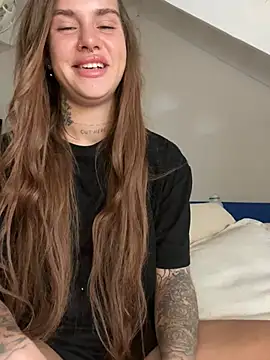 Snapshot of EmiliaCatalina chatting on 27, 12, 2024 EmiliaCatalina online show from 27, 12, 2024