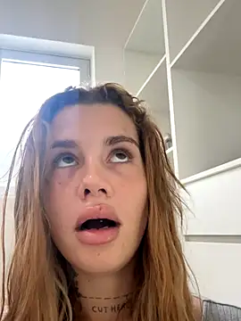 EmiliaCatalina online show from 30, 10, 2025