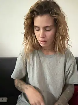 EmiliaCatalina online show from 7, 2, 2026