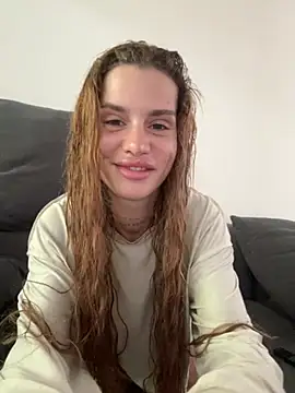 EmiliaCatalina online show from 6, 3, 2026