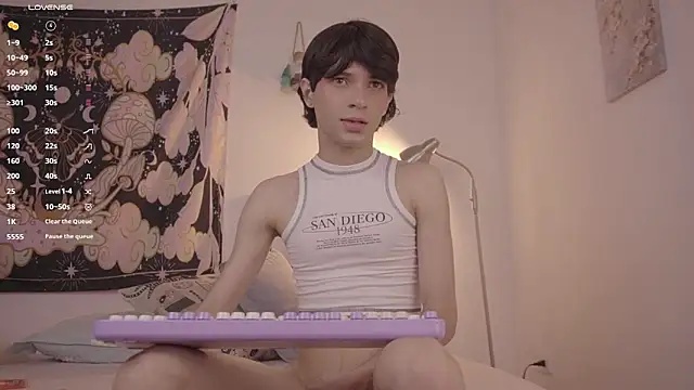 Snapshot of simonbane01 chatting on 10, 9, 2025 simonbane01 online show from 10, 9, 2025