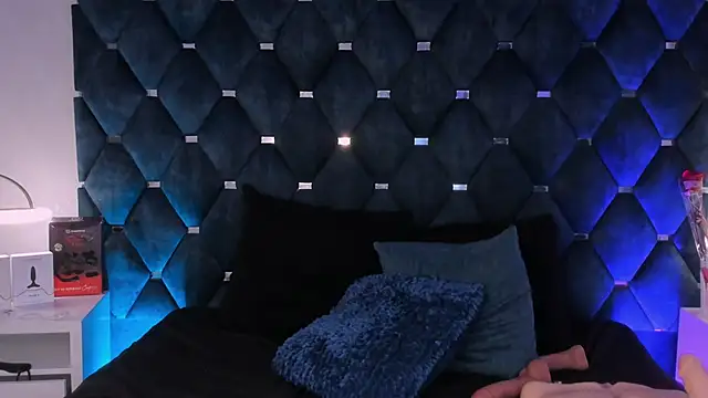 Snapshot of laura_bassi chatting on 9, 3, 2025 laura bassi online show from 9, 3, 2025