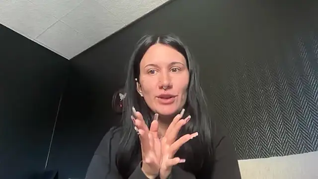 Snapshot of Furyofmoon chatting on 21, 4, 2026 Furyofmoon online show from 21, 4, 2026