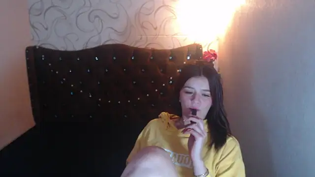 Snapshot of LiaHarryis chatting on 5, 3, 2025 LiaHarryis online show from 5, 3, 2025
