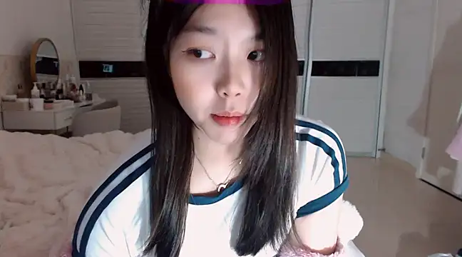 -Lucky Girl online show from 5, 3, 2025