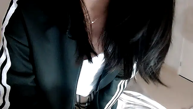 -Lucky Girl online show from 9, 10, 2025