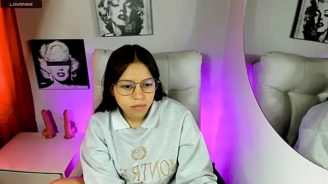 SamanthaRoldaan online show from 8, 4, 2026