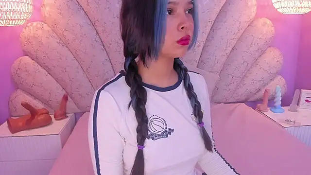 chloe watson  online show from 22, 2, 2025