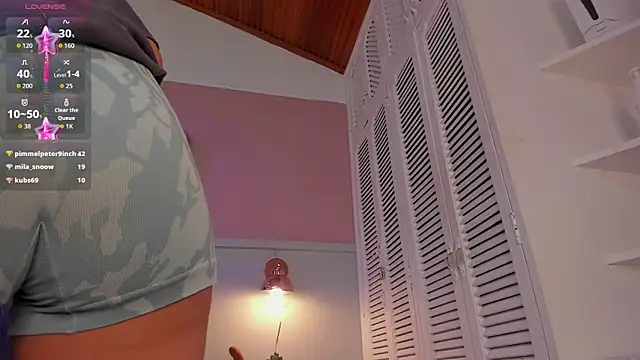 chloe watson  online show from 26, 9, 2025