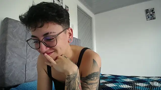 Snapshot of linda_33 chatting on 28, 3, 2026 linda 33 online show from 28, 3, 2026