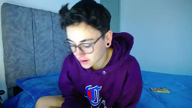 Snapshot of linda_33 chatting on 8, 4, 2026 linda 33 online show from 8, 4, 2026