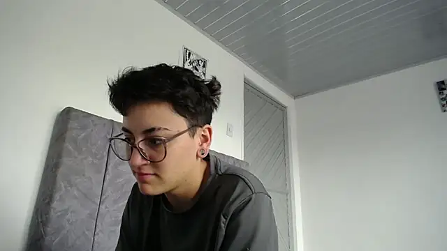 Snapshot of linda_33 chatting on 9, 4, 2026 linda 33 online show from 9, 4, 2026