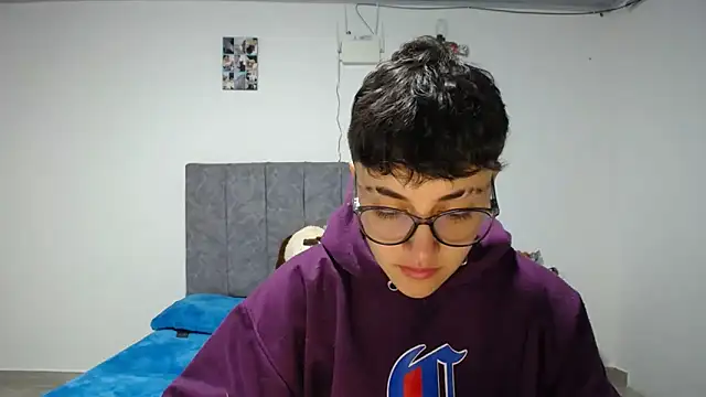 Snapshot of linda_33 chatting on 12, 4, 2026 linda 33 online show from 12, 4, 2026