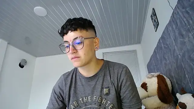 Snapshot of linda_33 chatting on 16, 4, 2026 linda 33 online show from 16, 4, 2026