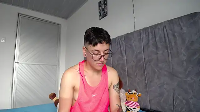 Snapshot of linda_33 chatting on 17, 4, 2026 linda 33 online show from 17, 4, 2026