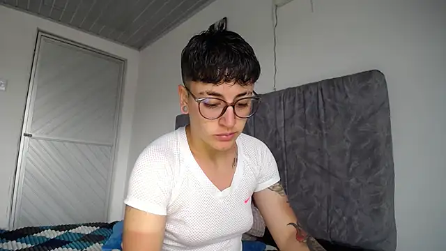 Snapshot of linda_33 chatting on 21, 4, 2026 linda 33 online show from 21, 4, 2026