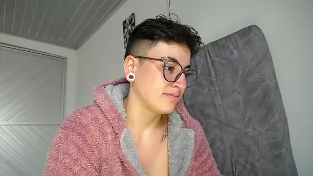 Snapshot of linda_33 chatting on 24, 4, 2026 linda 33 online show from 24, 4, 2026