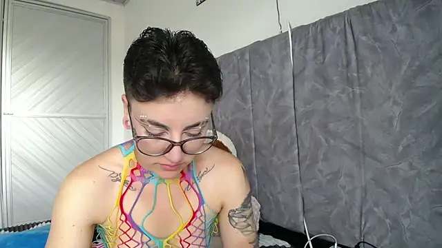 Snapshot of linda_33 chatting on 25, 4, 2026 linda 33 online show from 25, 4, 2026