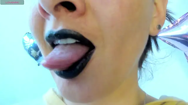 queen fetish online show from 27, 5, 2026