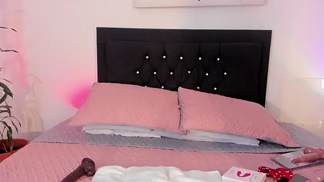 evelynjohnsoon online show from 1, 2, 2025