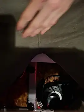 Snapshot of FreezingTie850 chatting on 7, 4, 2026 FreezingTie850 online show from 7, 4, 2026