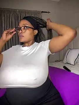 Snapshot of Bustygoddess32 chatting on 21, 5, 2026 Bustygoddess32 online show from 21, 5, 2026