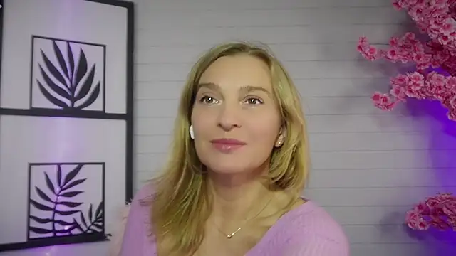 Snapshot of ms_natty chatting on 12, 10, 2025 ms natty online show from 12, 10, 2025