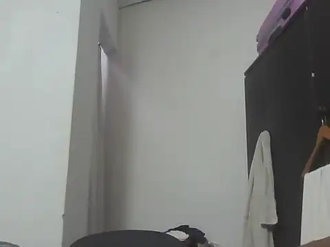 Sexxybella27 online show from 11, 11, 2025