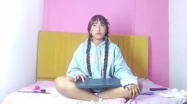 Snapshot of angelicatorrecm101 chatting on 8, 3, 2025 angelicatorrecm101 online show from 8, 3, 2025