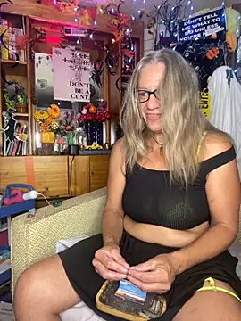 TrenaAnne online show from 18, 9, 2025