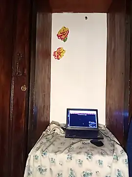 Snapshot of The-Peach-Flexer chatting on 30, 11, 2025 The-Peach-Flexer online show from 30, 11, 2025