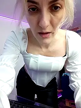 RileyLanna online show from 10, 10, 2025