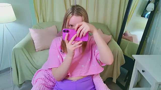 Snapshot of Beatrica_Klein chatting on 11, 4, 2026 Beatrica Klein online show from 11, 4, 2026