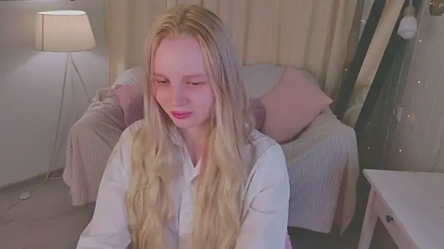 Snapshot of Beatrica_Klein chatting on 17, 4, 2026 Beatrica Klein online show from 17, 4, 2026
