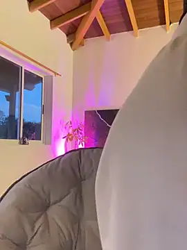 EmaSaenz online show from 30, 1, 2025