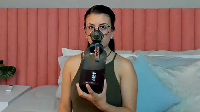 Snapshot of EmaSaenz chatting on 1, 4, 2026 EmaSaenz online show from 1, 4, 2026