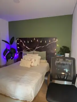 Snapshot of EmaSaenz chatting on 9, 4, 2026 EmaSaenz online show from 9, 4, 2026