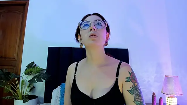 Emilywatsonn online show from 16, 1, 2025