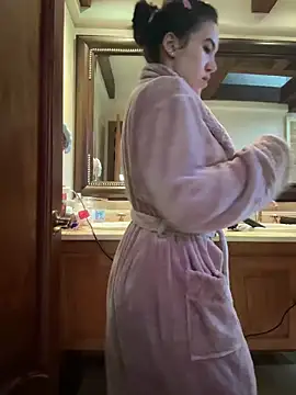 Amelia Rouse online show from 15, 1, 2025