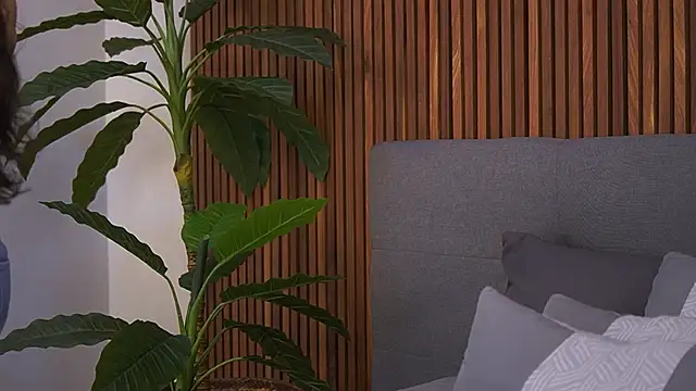 Amelia Rouse online show from 26, 2, 2025