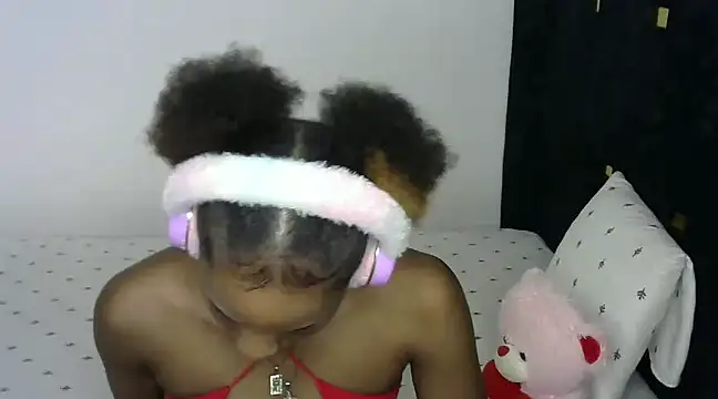 Snapshot of Queeen_model chatting on 12, 12, 2024 Queeen model online show from 12, 12, 2024