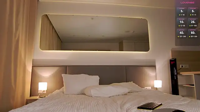 WOW-PeaCH-Girl online show from 8, 9, 2025