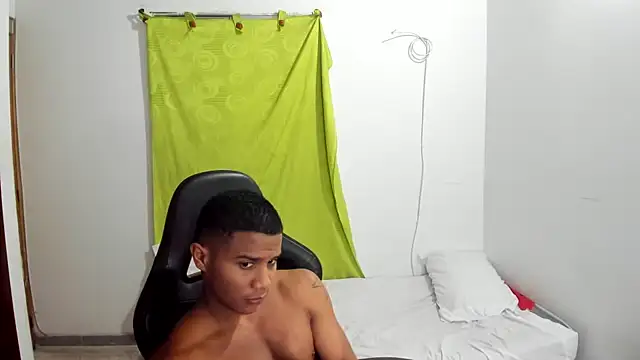 Snapshot of corzoethan chatting on 25, 6, 2026 corzoethan online show from 25, 6, 2026