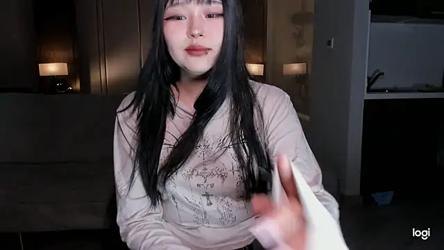 hee young11 online show from 15, 3, 2025