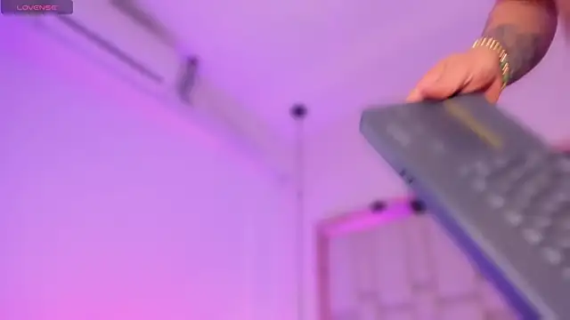 Snapshot of Kleverly_Manson1 chatting on 13, 3, 2026 Kleverly Manson1 online show from 13, 3, 2026