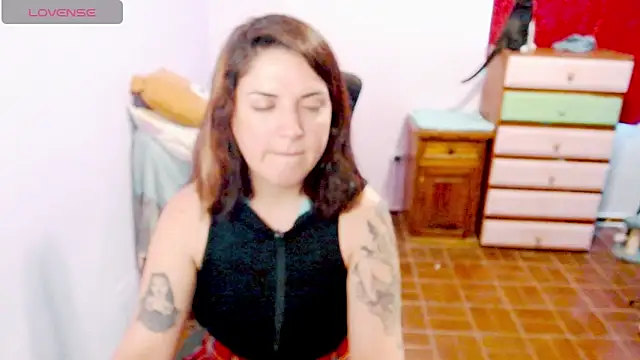 raquellov1 online show from 2, 11, 2025