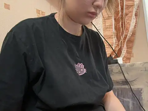 Snapshot of Roni_Cox chatting on 14, 5, 2026 Roni Cox online show from 14, 5, 2026
