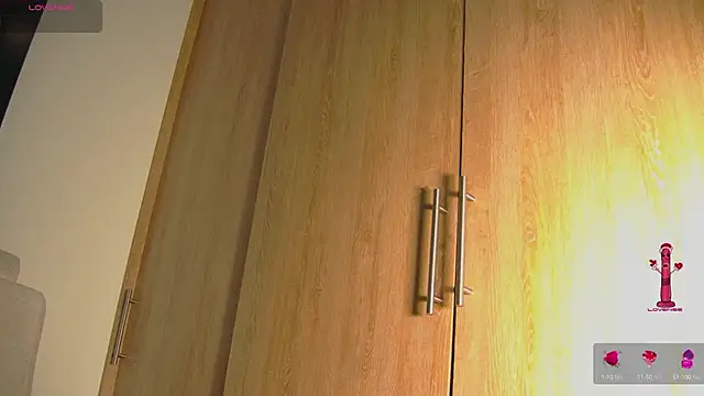 aidaadams online show from 8, 10, 2025