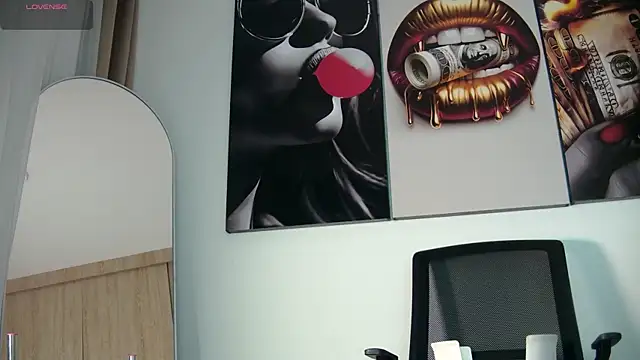 aidaadams online show from 18, 12, 2025